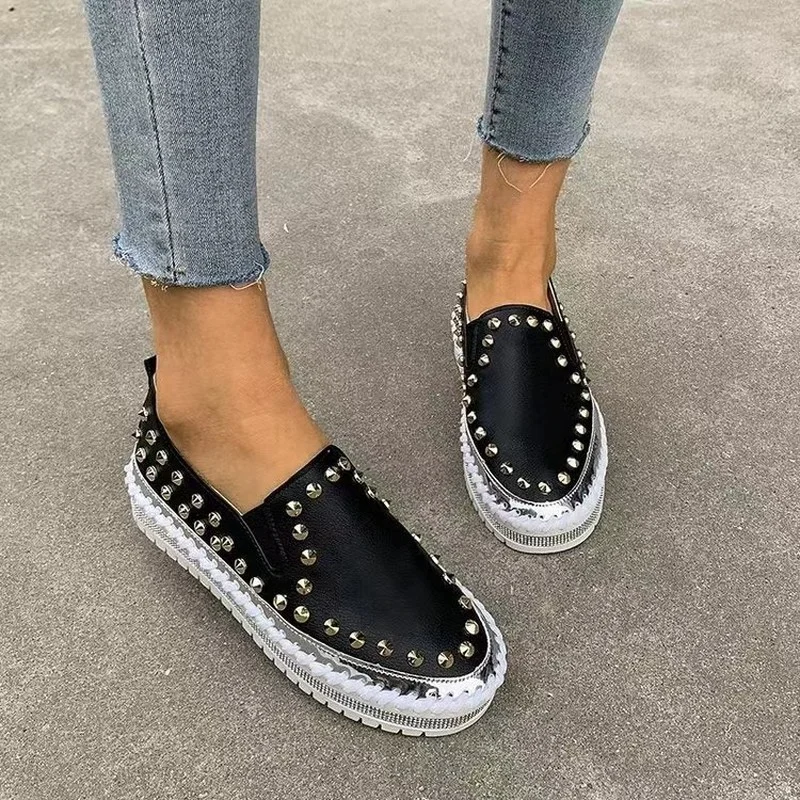 Women's Vulcanized Shoes 2022 Flats Shoes  Slip-on Casual Studded Flats Rivet Couple Shoes Big Size 43 Spikes of Women Sneakers