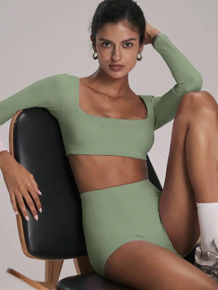 

Long Sleeve Square Neck Crop Top And High Waist Shorts 2-Piece Sportswear Set Women