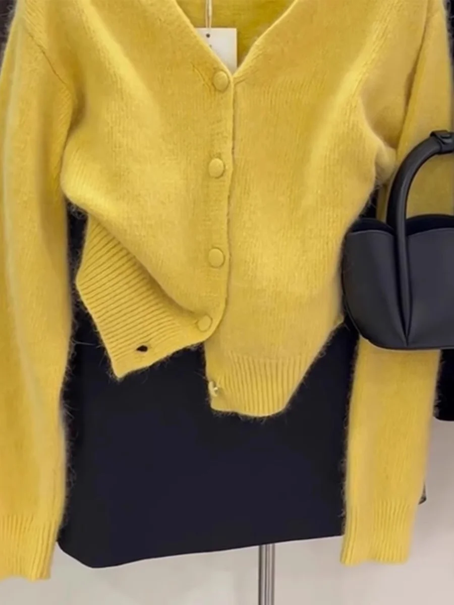 イエローベアベルベットソフトレイジーVネックニットセーターコート女性の秋冬ルーズフィットカーディガン韓国スタイル長袖