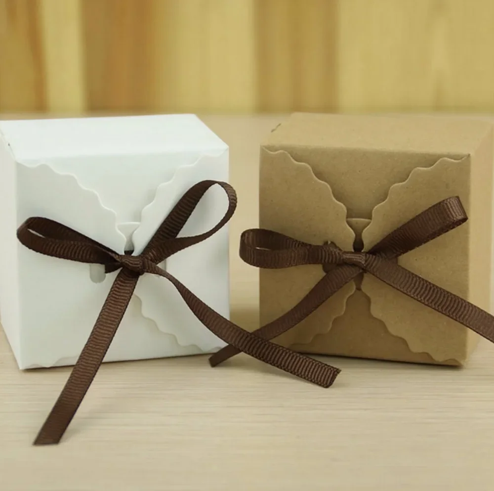 100PC/Lot Solid Brown and White Wave Edge Shaped Shabby Kraft Paper Card Wedding Party Gift Box Favour Candy Box with Rope