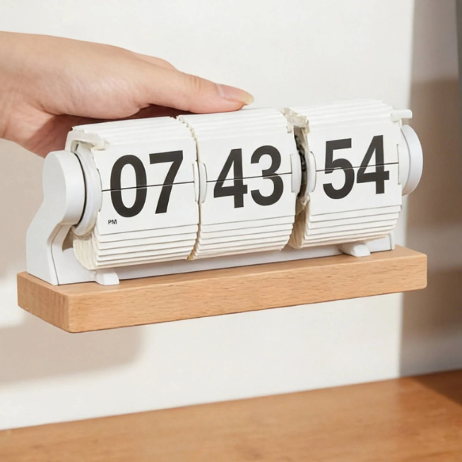 

Desktop Flip Clock Black and White Tabletop Timer Clock Desk Decor Decorative Easy to Gift