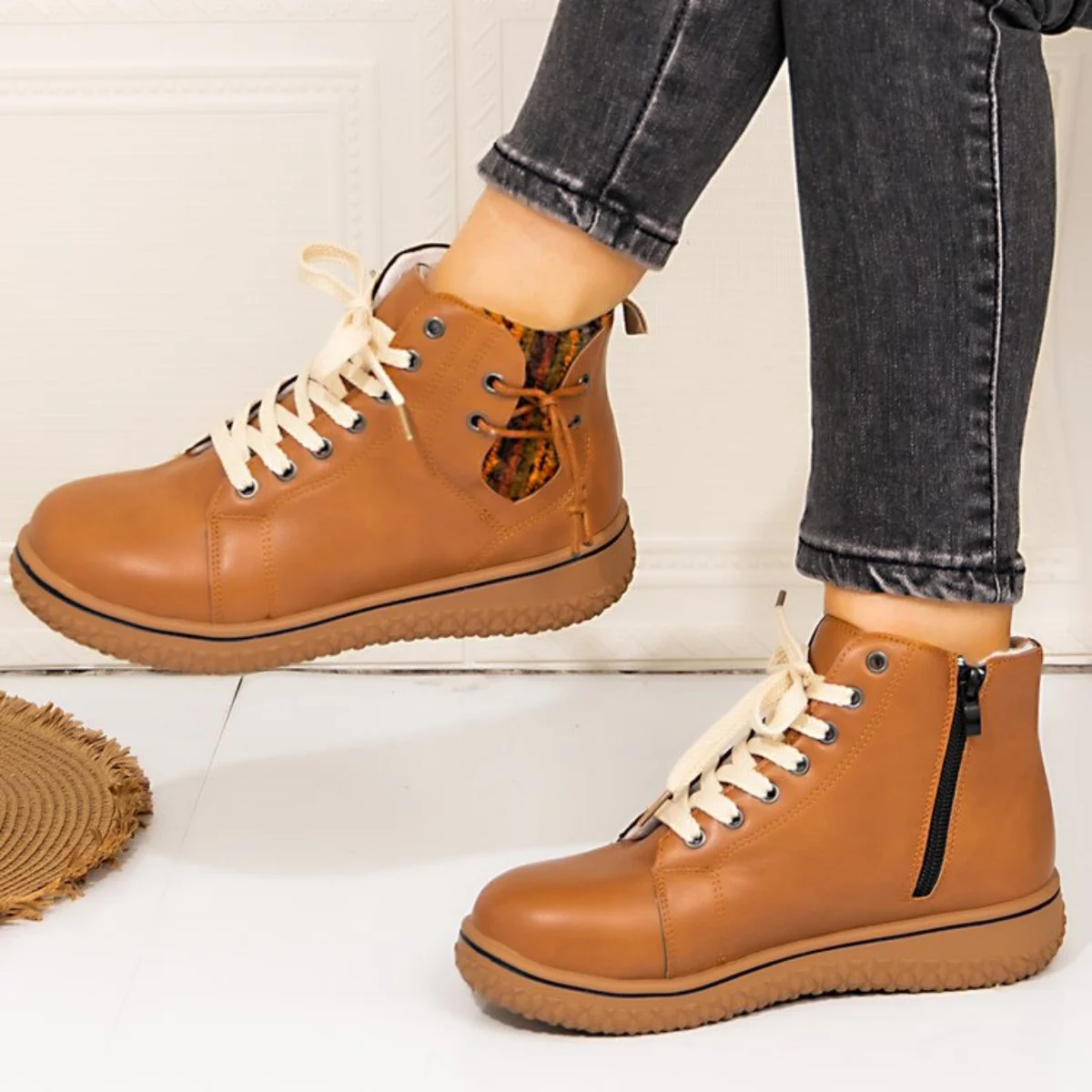 

2025 New cross-border foreign trade fashion trend, versatile and durable large-sized high-top snow boots for women