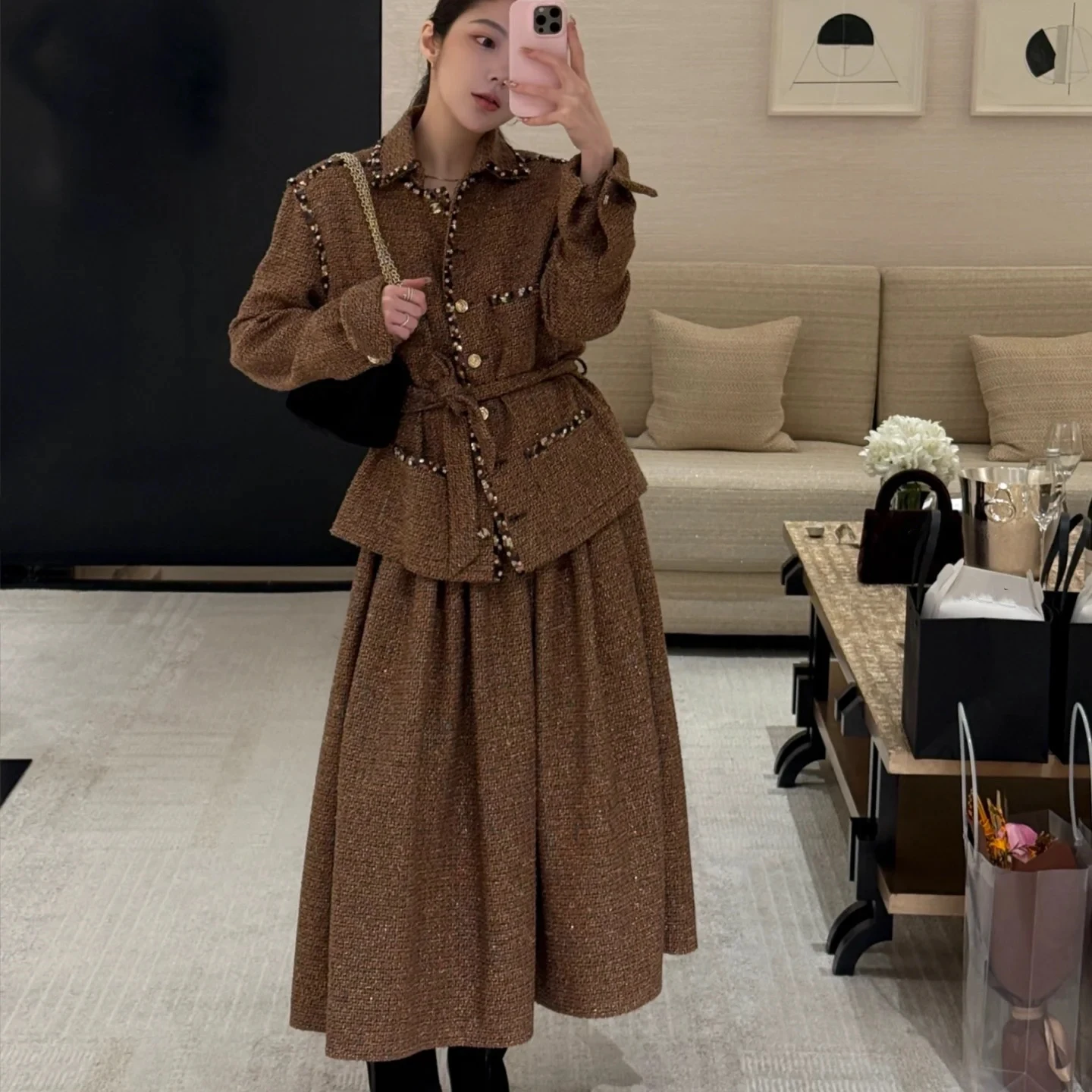 

Осенне-зимняя новая твидовая куртка с вышитым поясом и блестками для ногтей + плиссированная юбка в форме зонтика