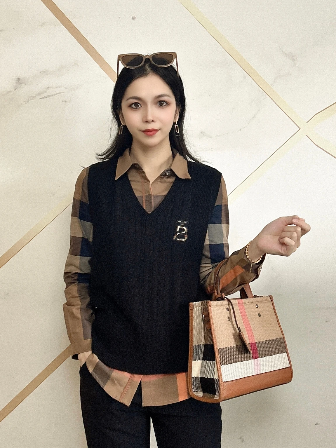 가을 겨울 신상 슬레 브리티 패션 트위스트 니트 베스트 캐주얼 브이넥 여성 레트로 스웨터 탑 모든 종류의 바지와 매치