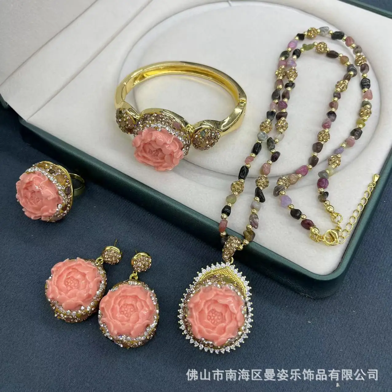 

Ore new shell powder press engraved flower ring bracelet set Chinese retro style four-piece court jewelry