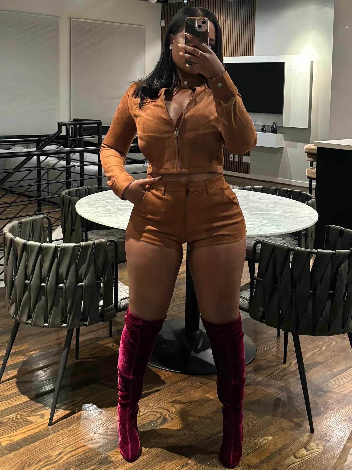 

Женский комплект, замшевая флисовая куртка с длинными рукавами + шорты, костюм 2026, зимний уличный спортивный костюм, комплект из двух предметов, одежда для фитнеса