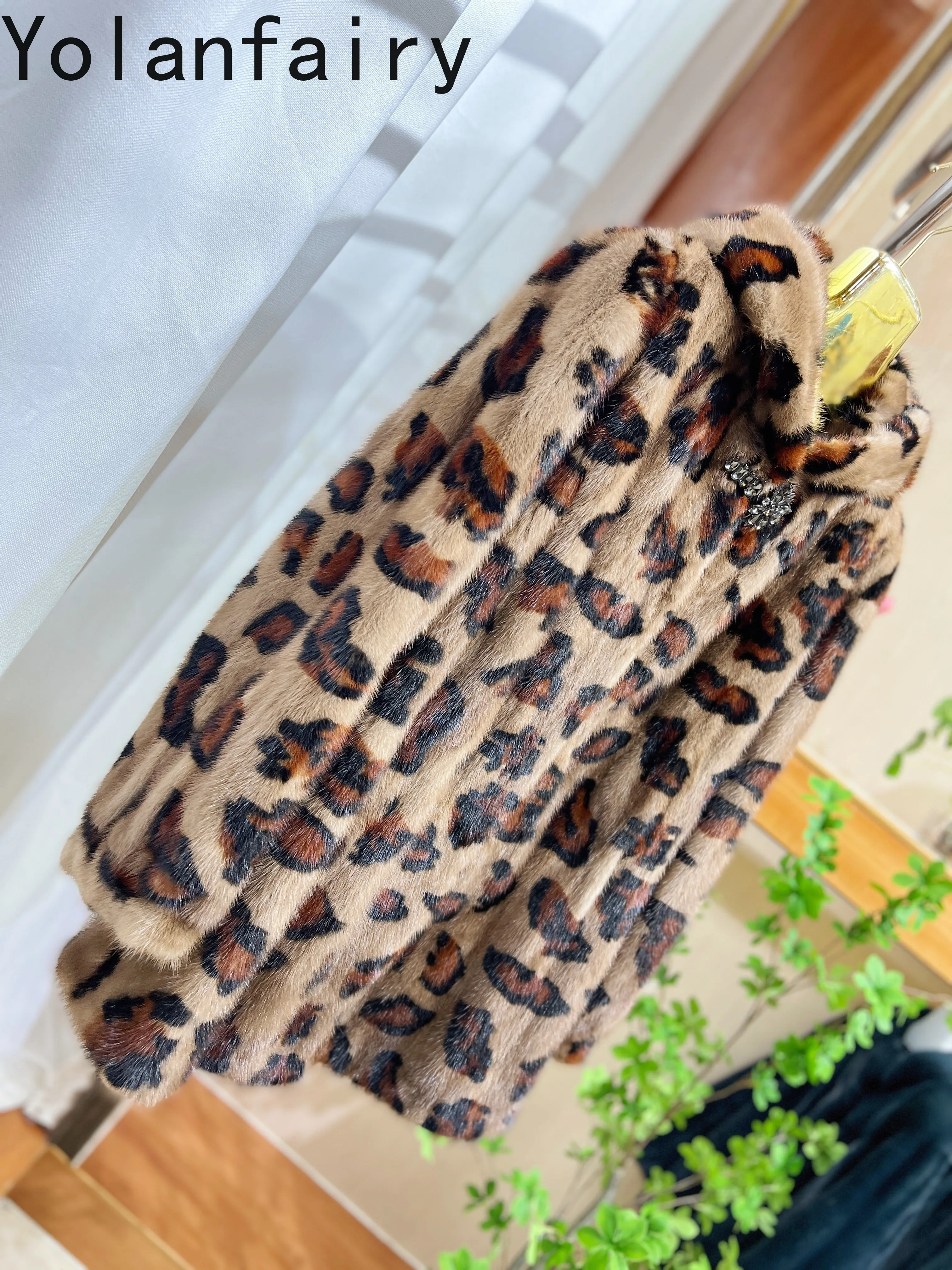 YOLANFAIRY معاطف فرو المنك الحقيقي للمرأة شتاء 2025 موضة ليوبارد معطف الفرو الطبيعي المرأة مقنعين منتصف طول سترة الفراء الدافئة