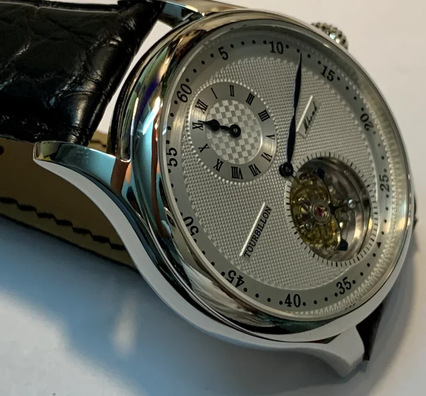 Рисунок 2 - ST8006 Часы с турбийоном