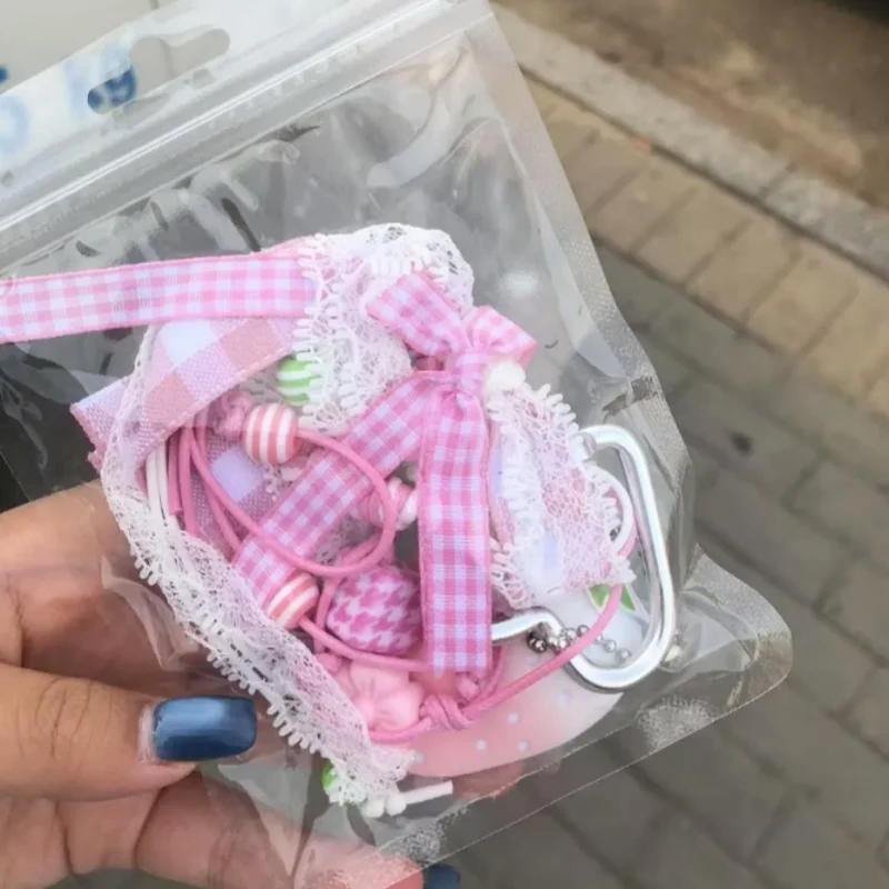 chaveiros-de-morango-com-fita-pingente-doce-para-bolsa-pingente-de-carro-moderno-decoracao-suspensa-requintada-presente-Unico-para-melhor-amiga-e-madrinha-uso-diario