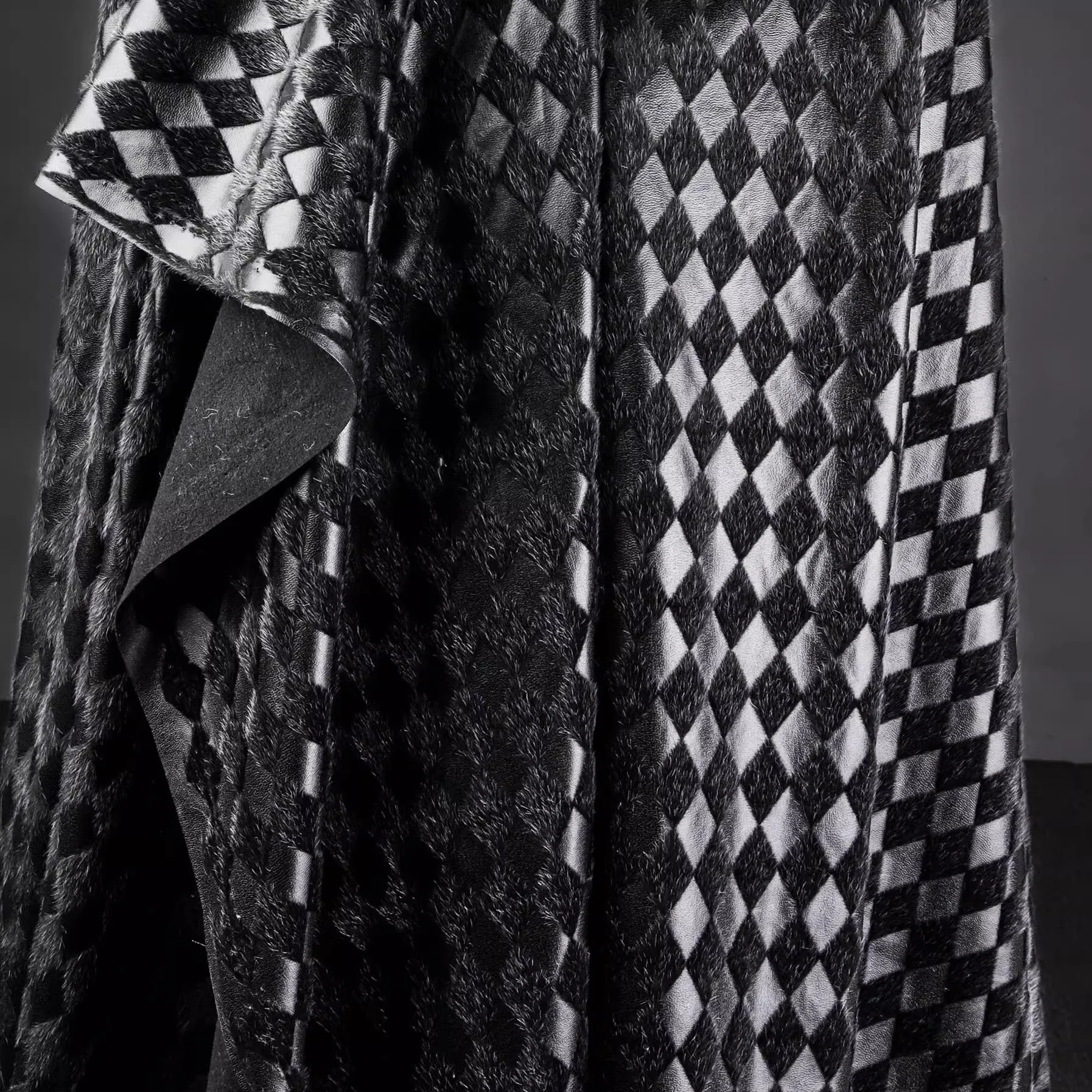 

1 ярд Черно-белая ромбовидная трехмерная плюшевая кожаная ткань Пальто, юбка, сумка «сделай сам», дизайнерская ткань для материала