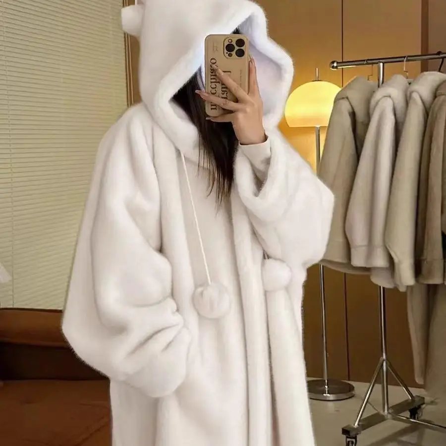 ファッショナブルなショートコートキルティングフェイクファーラピンベルベットロング魔女帽子コート新年の日の女性のプレミアムレザーウェア