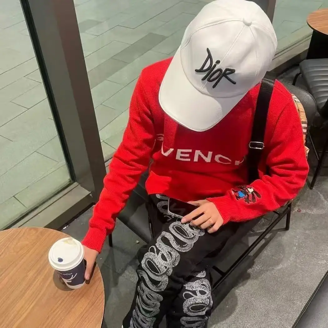 2025 트렌디 브랜드 디자이너 신상 하이 스트릿 블랙 찢어진 패치 레터 자수 슬림핏 엘라스틱 스몰풋 청바지 남성 의류