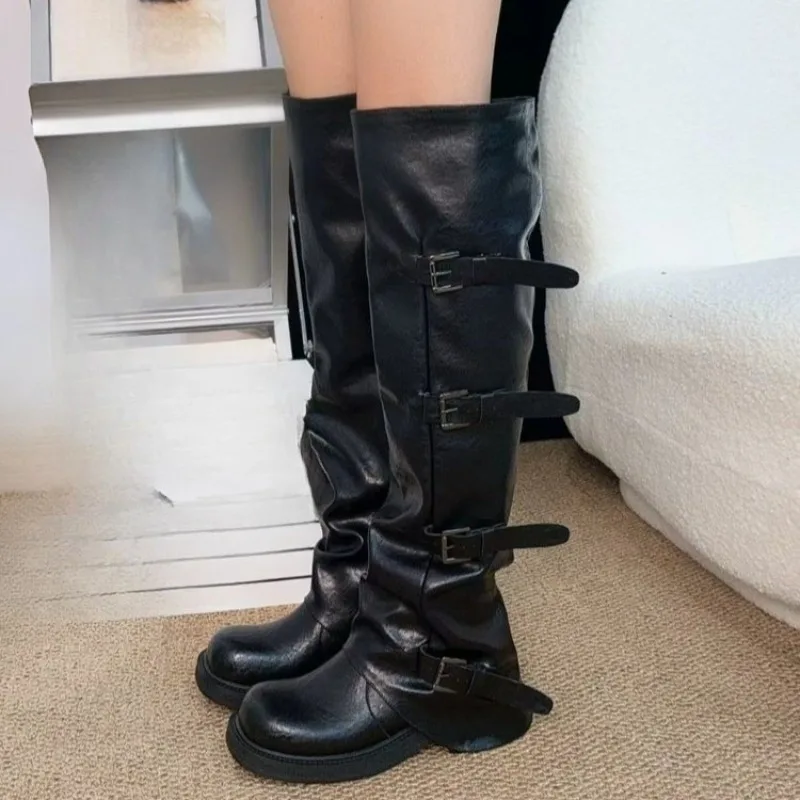 أحذية عالية فوق الركبة لخريف وشتاء أحذية كعب جديدة بأكمام دائرية وحزام وإبزيم