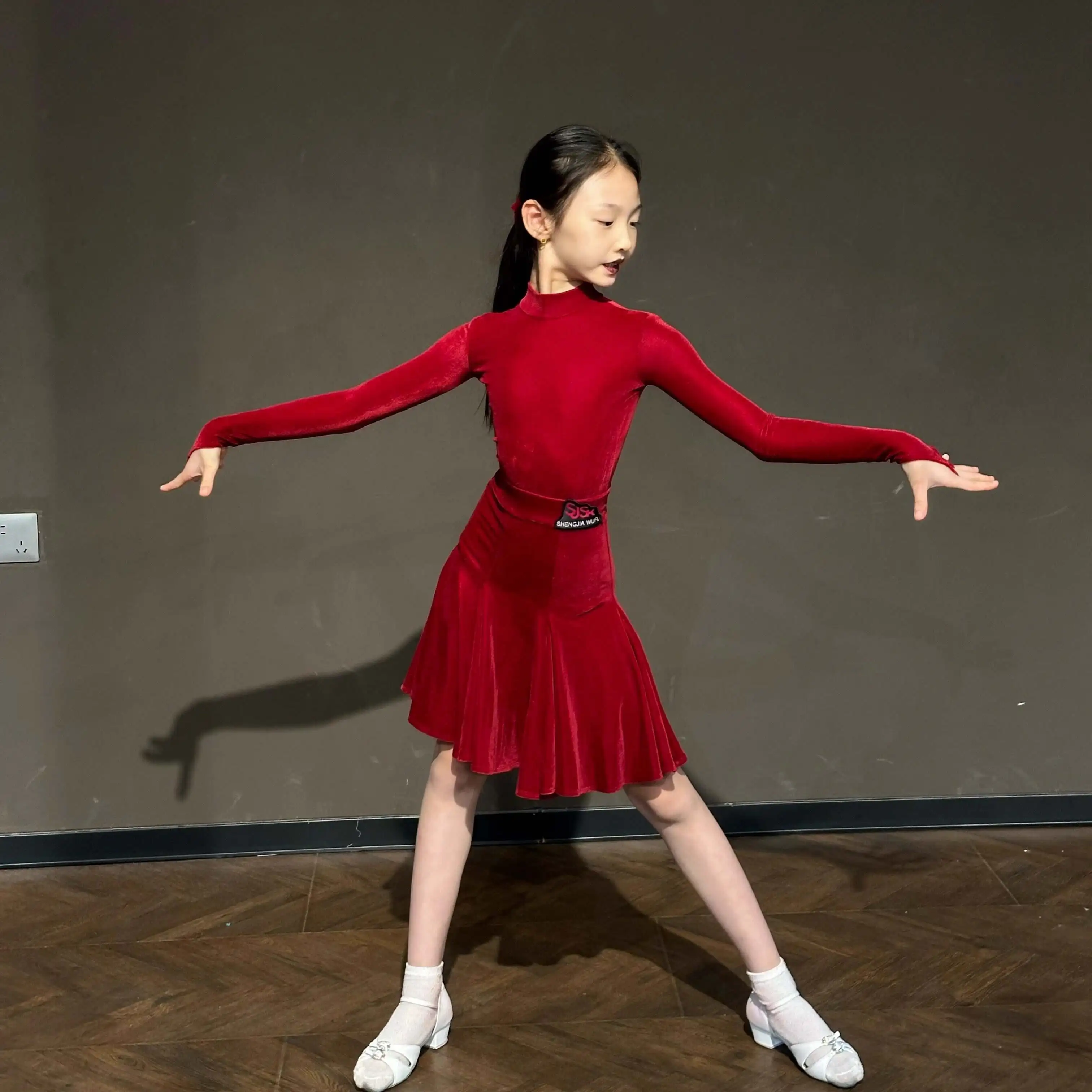 Girls Latin Dance Competition Clothing Long Sleeves Velvet Dress Non Fish Bone Red Green Latin Dance Costume Kids Dress DNV26249