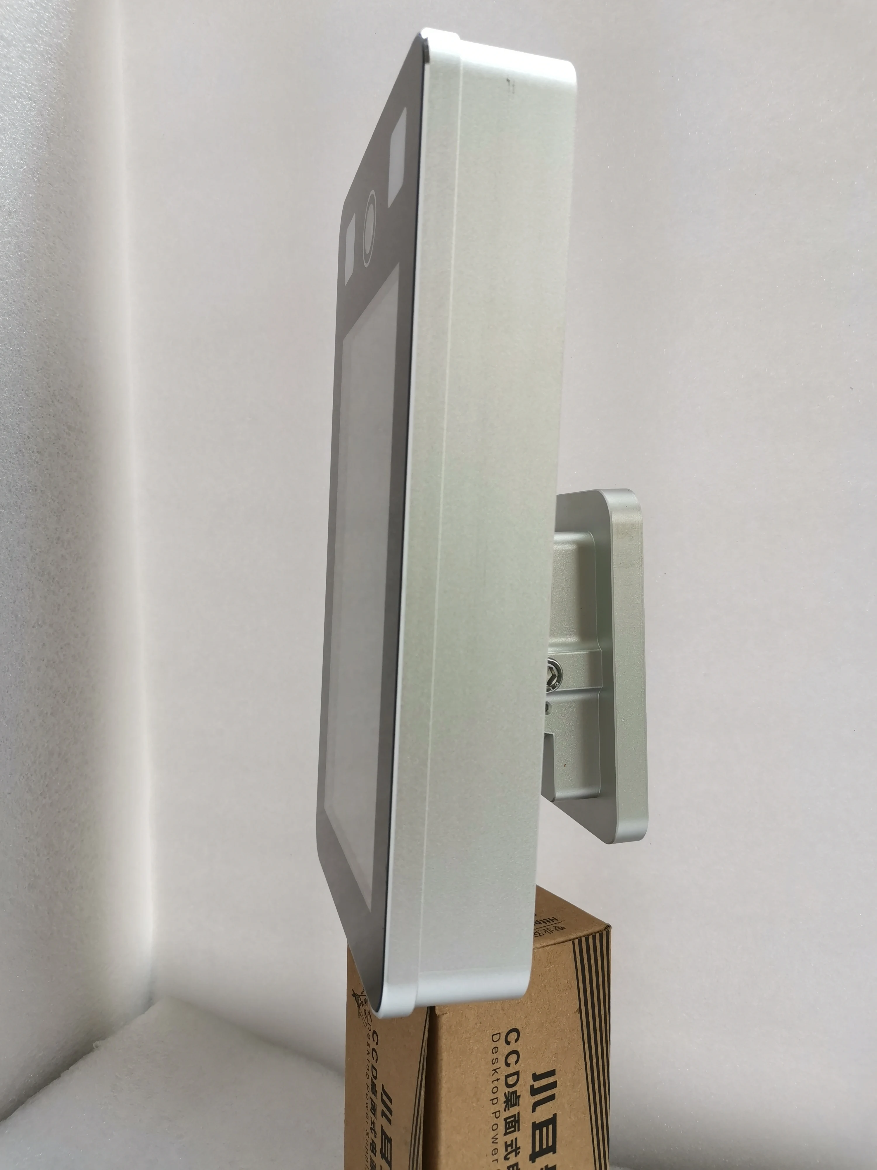 ระบบควบคุมการเข้าออกด้วยการจดจำใบหน้าแบบใช้การ์ดความจุสูง 20000 ใบ พร้อมระบบบันทึกเวลาทำงาน FOB