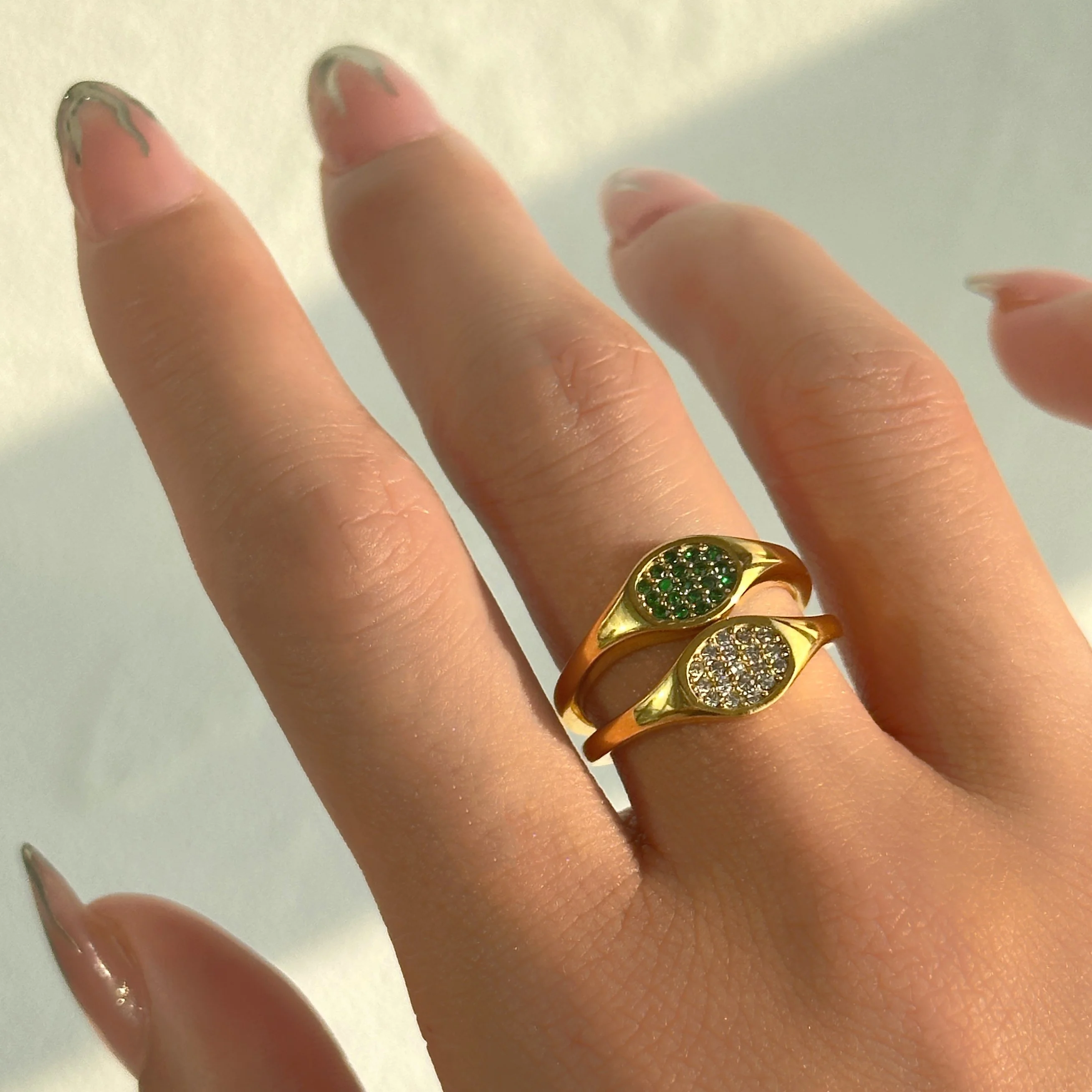 

DASEIN New Ins Trendy Disc Design Green 5a Zircon Ring 18k Gold Plated Stainless Steel Valentines Day Jewelry Gifts for Women