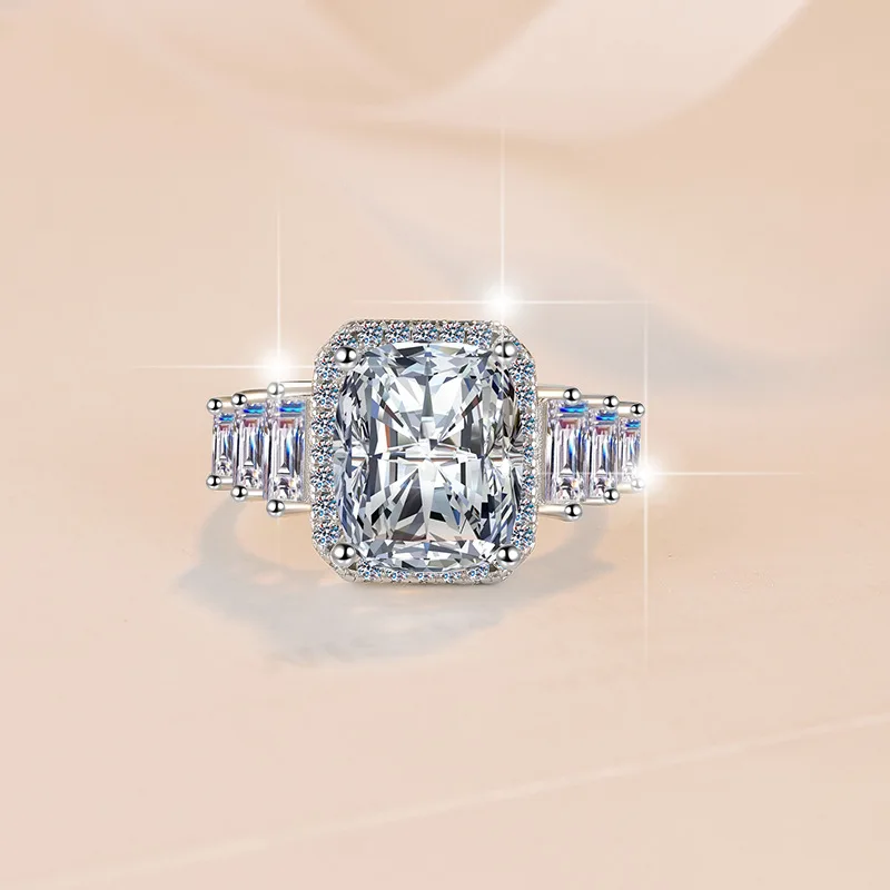 

Oversized Square Exaggerated PT950 Platinum 5CT Moissanite Ring Women's Stylish Sparkling Party Engagement Band