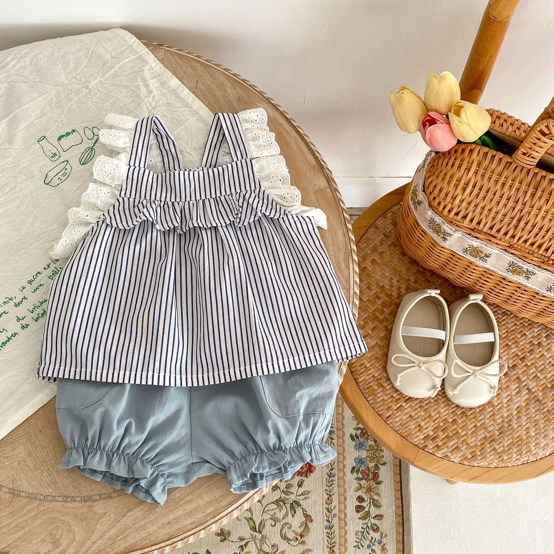 

2025 Summer Baby Striped Lace Strap Top Solid Color Bread Pants Baby Girl Two-piece Set Fashion Casual