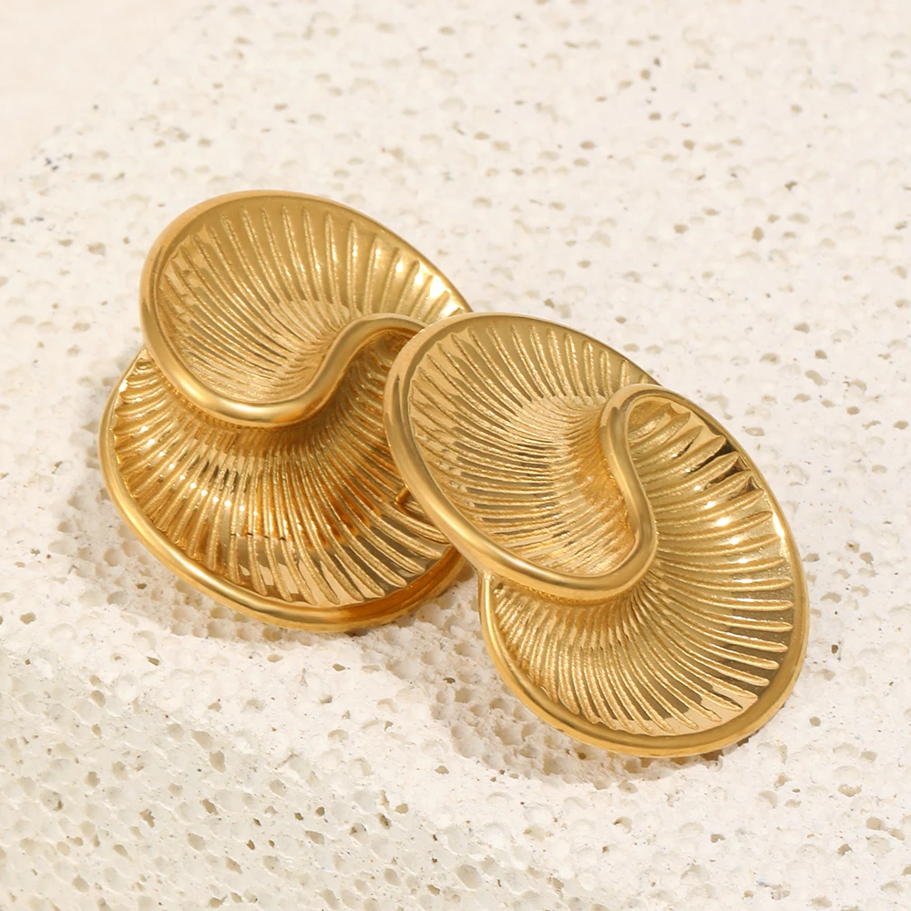 

Stainless steel plated 18K gold earrings with rotating water droplet pattern earrings women's jewelry gifts