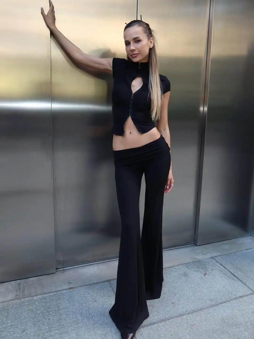 أزياء قصيرة الأكمام السراويل مجموعة المرأة شيك ضيق سستة البنطال القصير مستقيم الساق منخفضة الخصر السراويل سيدة تخفيف عارضة الشارع الشهير