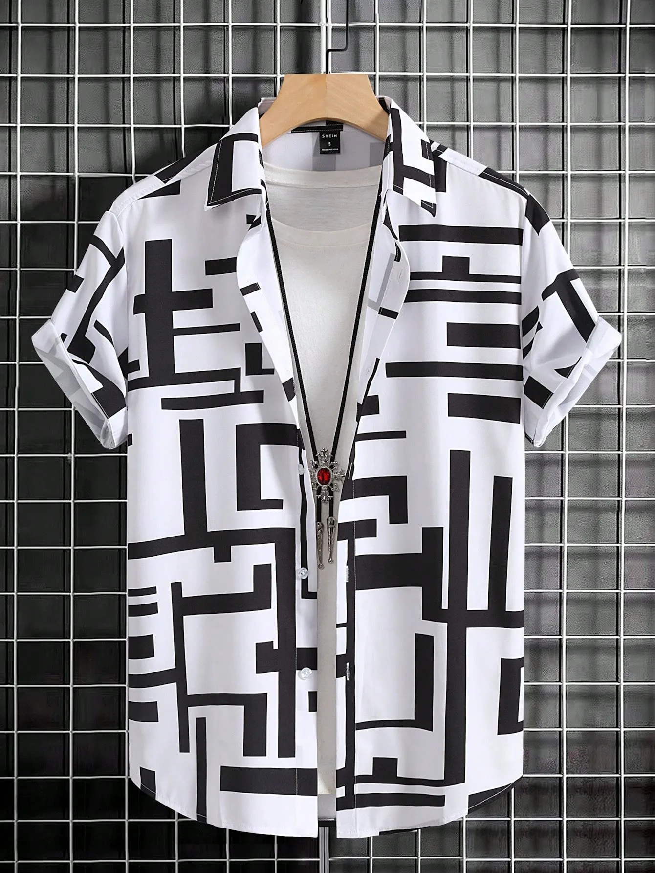 

Летняя модная брендовая уличная рубашка с геометрическим принтом, мужская рубашка в стиле Ins, черно-белый цветной топ с короткими рукавами, свободный топ больших размеров