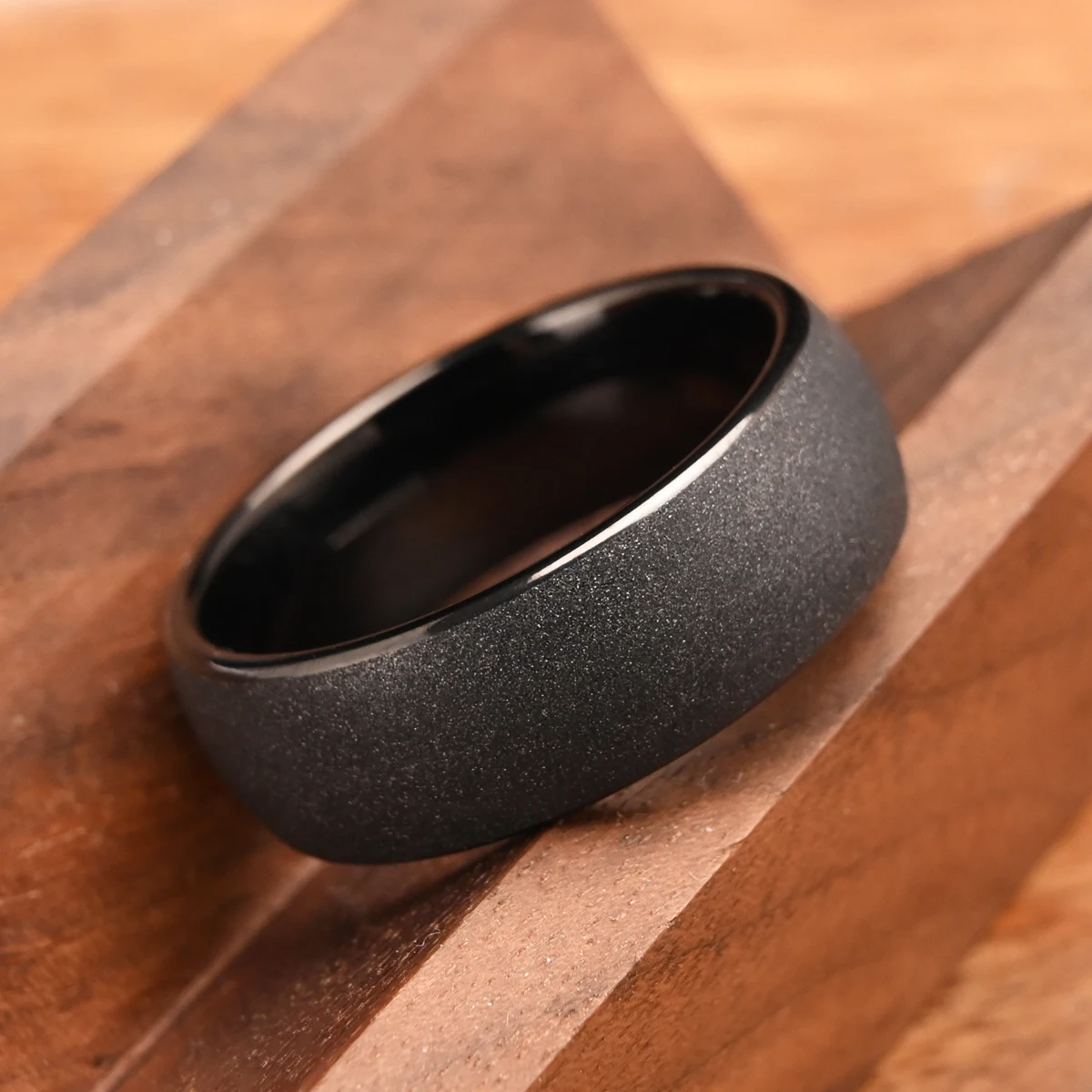 Black Tungsten Carbide Men\'s Ring 8mm Brushed and Polished Men\'s Wedding Band Stylish and comfortable for daily wear