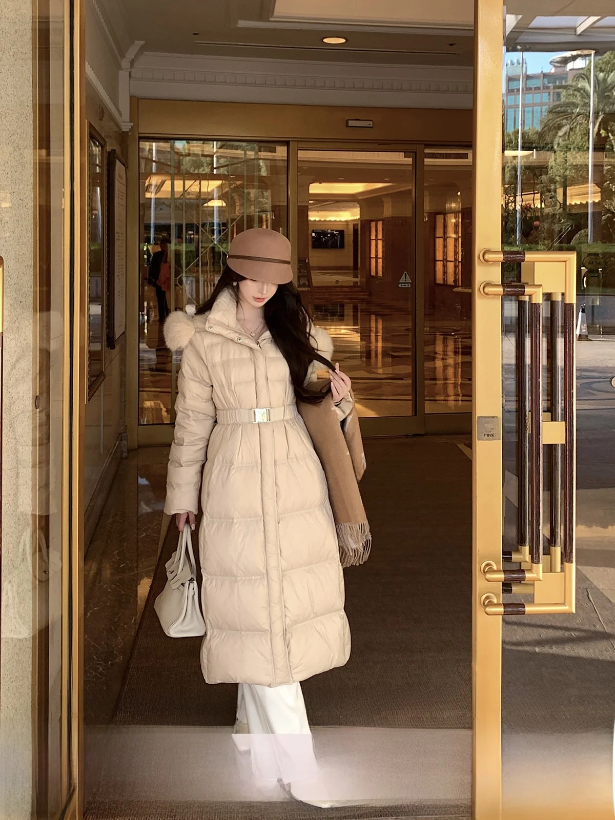 

Женское длинное пуховое пальто Yoyozhang Zhang Yuyu с капюшоном, утепленное гусиным пухом, с регулируемой талией, повседневное, теплое, стандартный крой