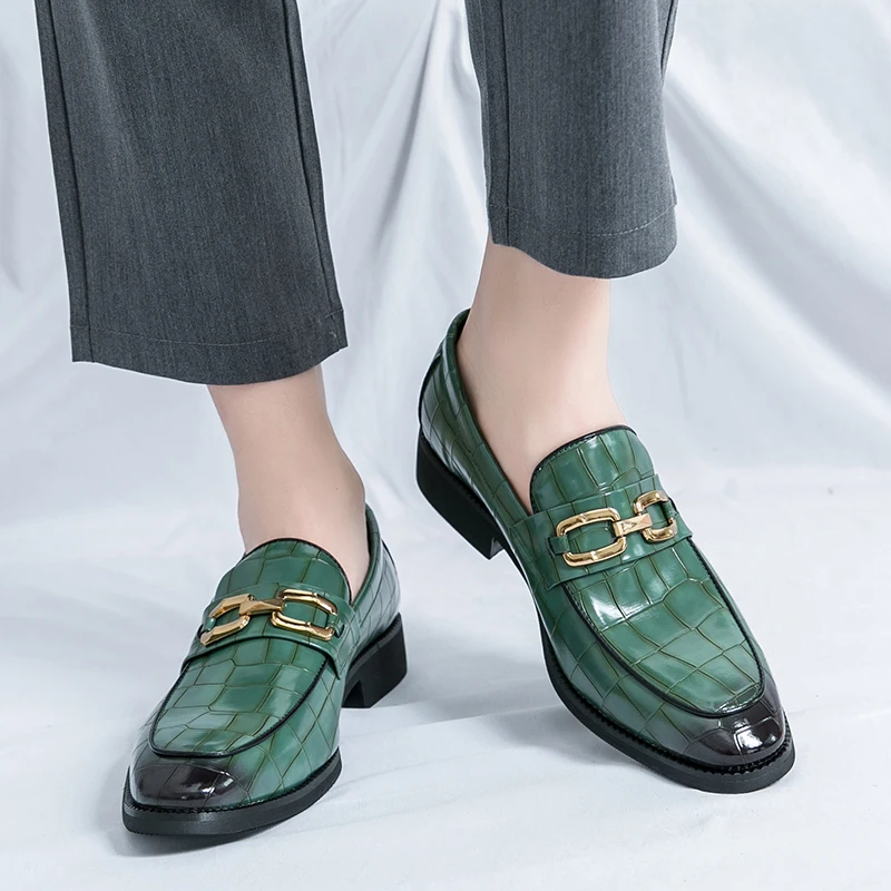 46 Plus-Size Metal Pressed Floral Loafers 2024 New Merchant Leather Shoes Men's Casual Pressed Plaid Leather Pointy