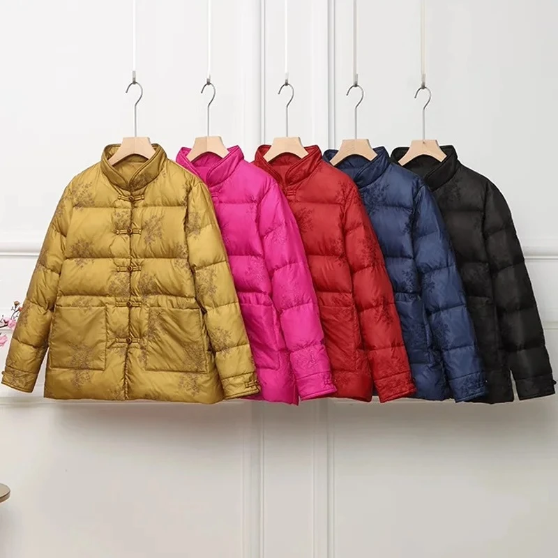 เสื้อแจ็คเก็ตพัฟเฟอร์คอตั้งสำหรับผู้หญิง รุ่นสั้น อุ่นสบาย สำหรับฤดูใบไม้ร่วงและฤดูหนาว ปี 2025 สไตล์เรโทร น้ำหนักเบาพิเศษ บุด้วยขนเป็ดขาว