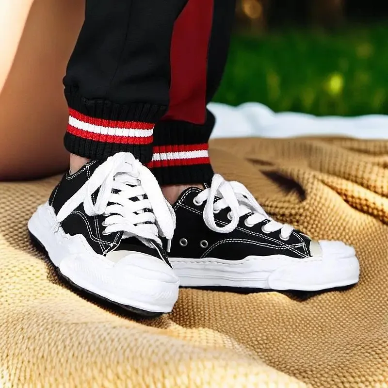 

2025 Spring and Autumn Essential Thick soled Casual Comfortable Multi functional Sports Shoes basketball walking travell 530