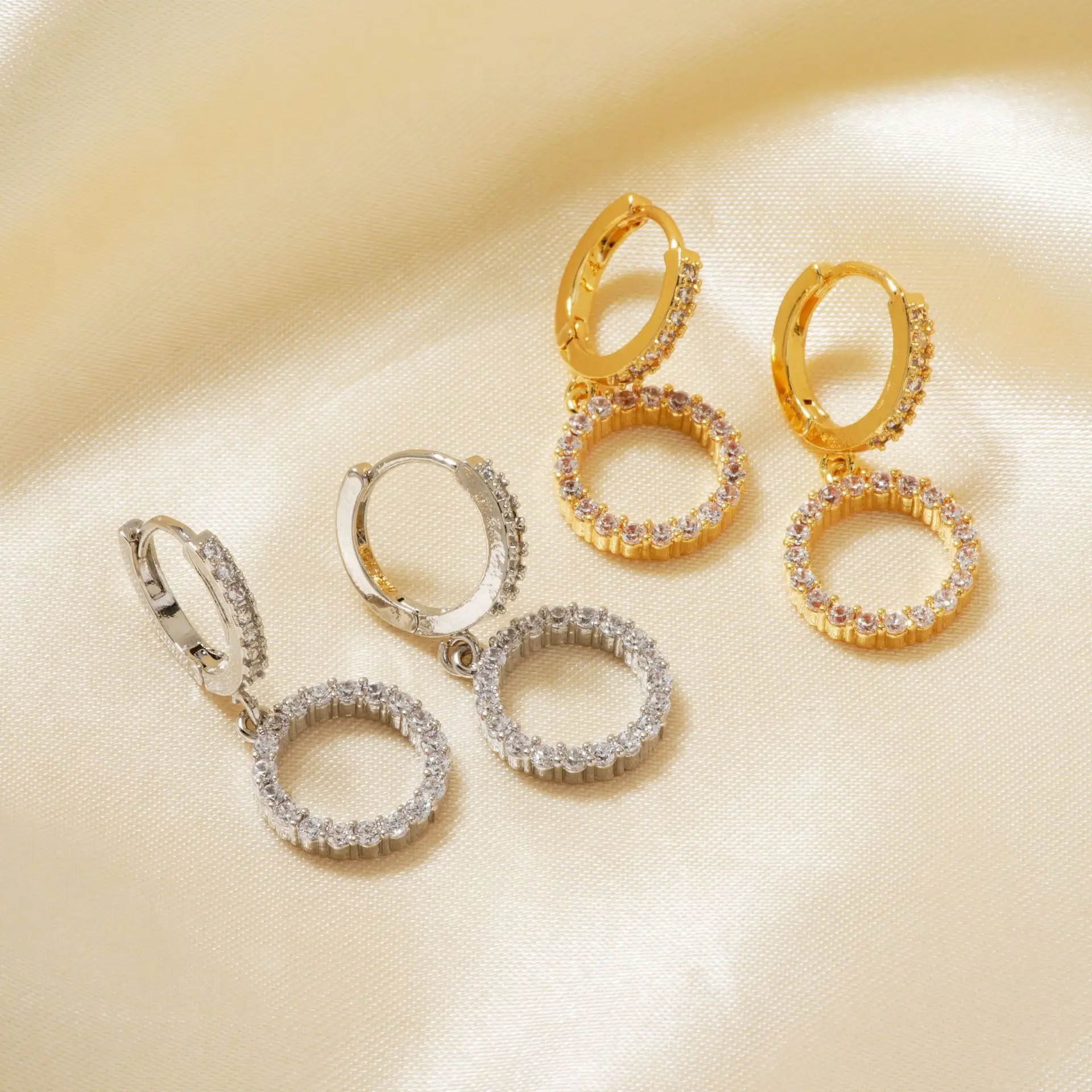 Pendientes ovalados geométricos de aro Roud con diamantes completos de lujo ligeros, joyería de circonio fresco para mujer 2026