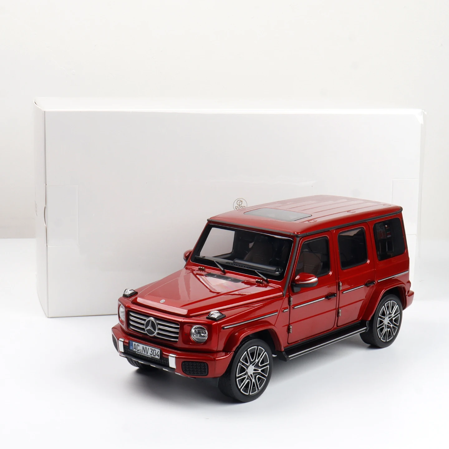 Norev 1:18 Mercedes-Benz G500 G-Class Diecast Alloy Model Openable