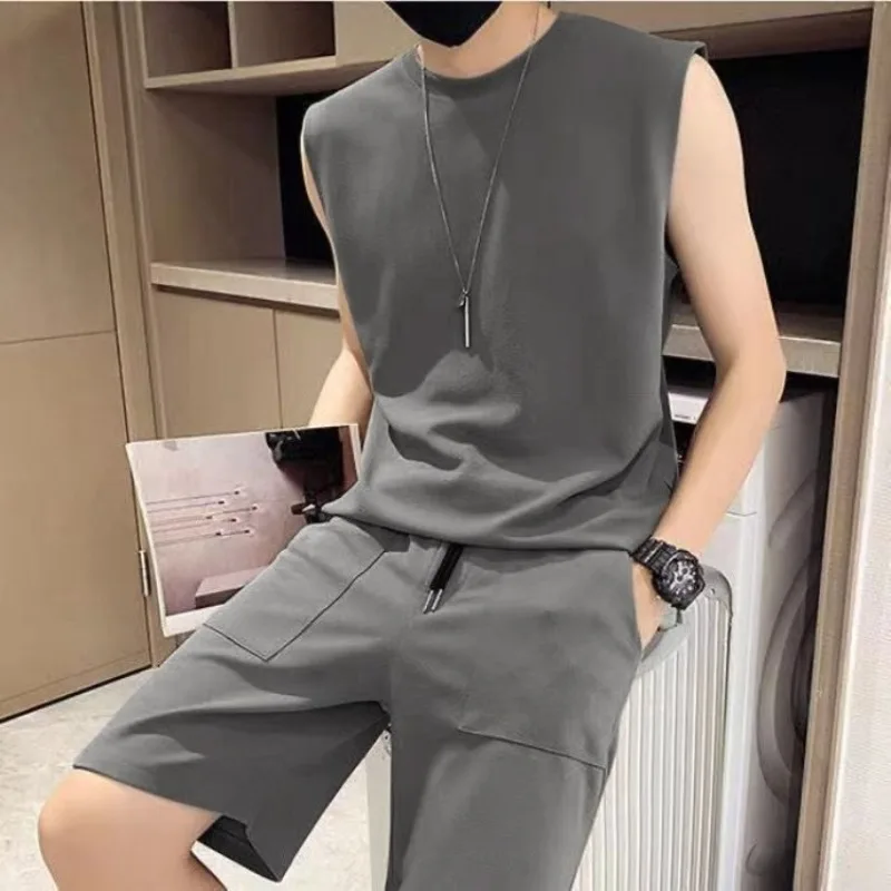 

Men's Summer Ice Silk Casual Sportswear Two Piece Set Sleeveless Shorts T-Shirt Quick Dry Lightweight Breathable Stylish Outfit