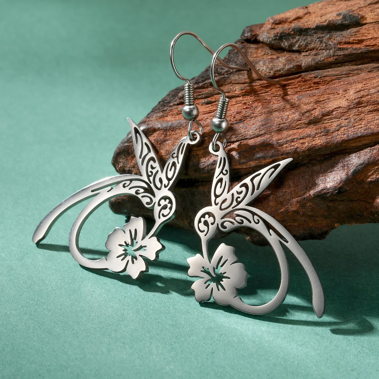 Cazador Goldfarbene Kolibri-Blumen-Anhänger Ohrringe für Damen Edelstahl-Schmuck Ohrringe Geschenk 2026 Neuer Trend