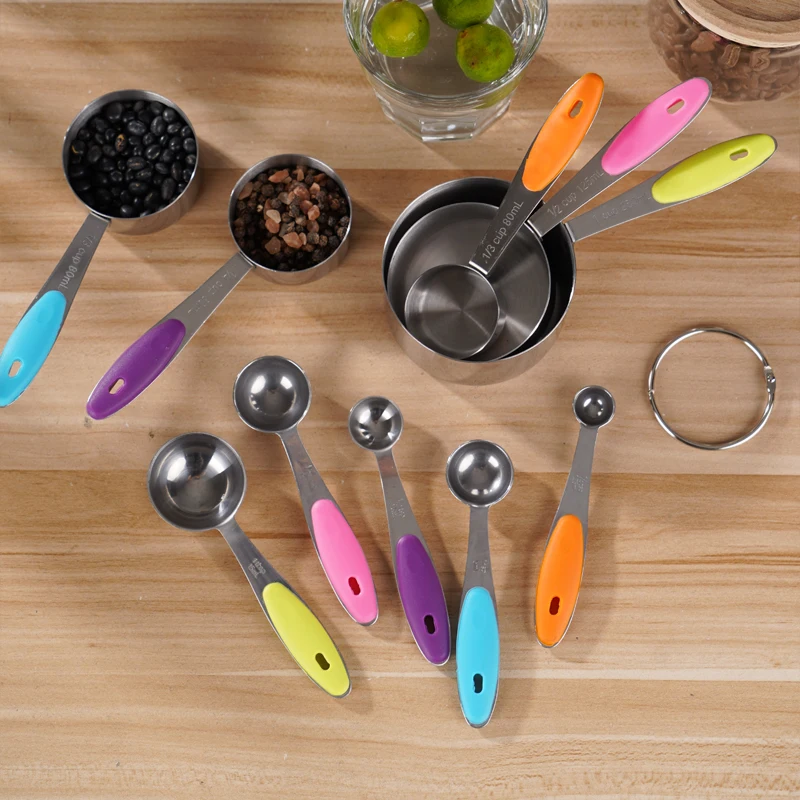 

Набор из 5 мерных чашек из нержавеющей стали с силиконовыми ручками Soft Touch, приготовлением и выпечкой (красочные)