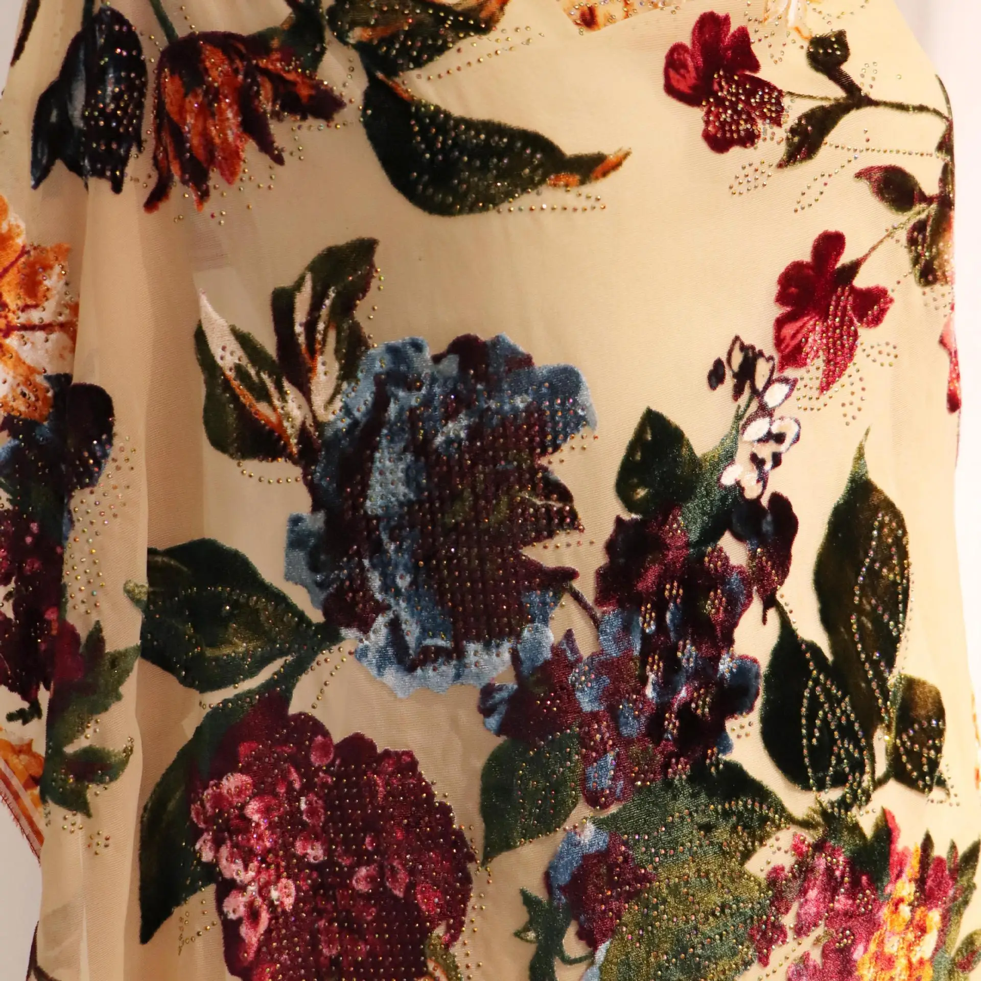 

Silk Velvet Woven Sticky and Picture Printed Brocade Fabric Nightdress Dress Cheongsam