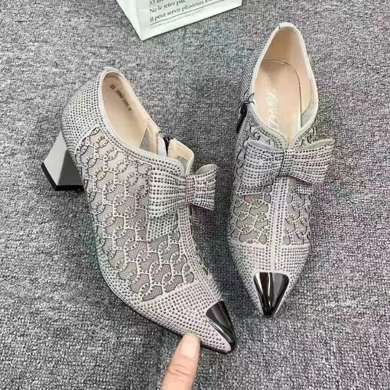 Kobiet szpiczasty Toe sandały luksusowe oddychające siatki Bowknot Rhinestone jasne elegancki połowy na wysokim obcasie proste buty Pump sandały z