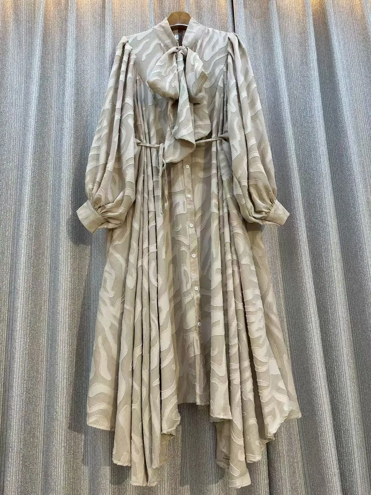 

Летнее макси-платье 2026 для женщин: богемный принт, длинный рукав, асимметричный А-силуэт, повседневное, праздничное, с поясом