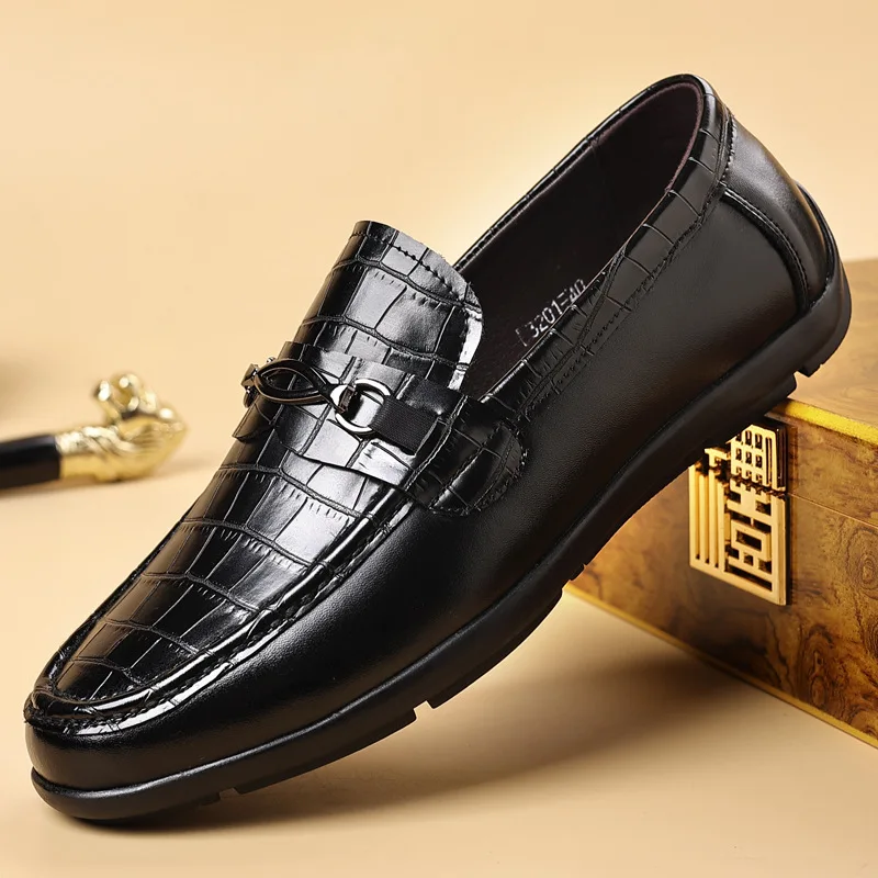 New Shoes for Men Leather Casual Shoes Stone Pattern Flat Skateboard Shoes Comfortable Slip-on Loafers