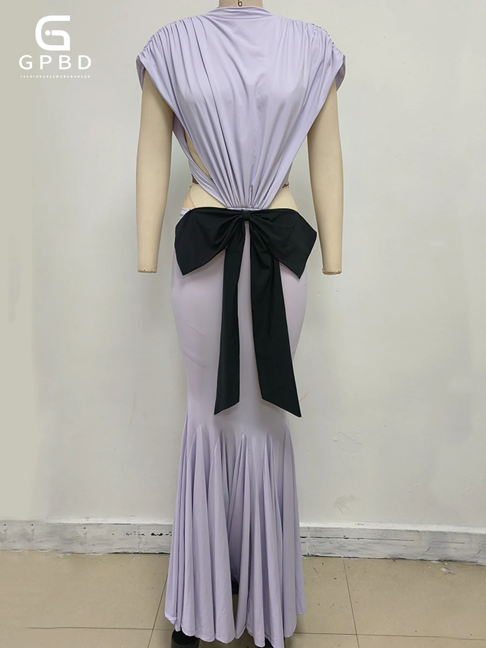 エレガントなバックレスカットアウトスリムマキシドレス女性のための 2025 セクシーなノースリーブリボンロングホリデーパーティーフォーマルイブニングドレス