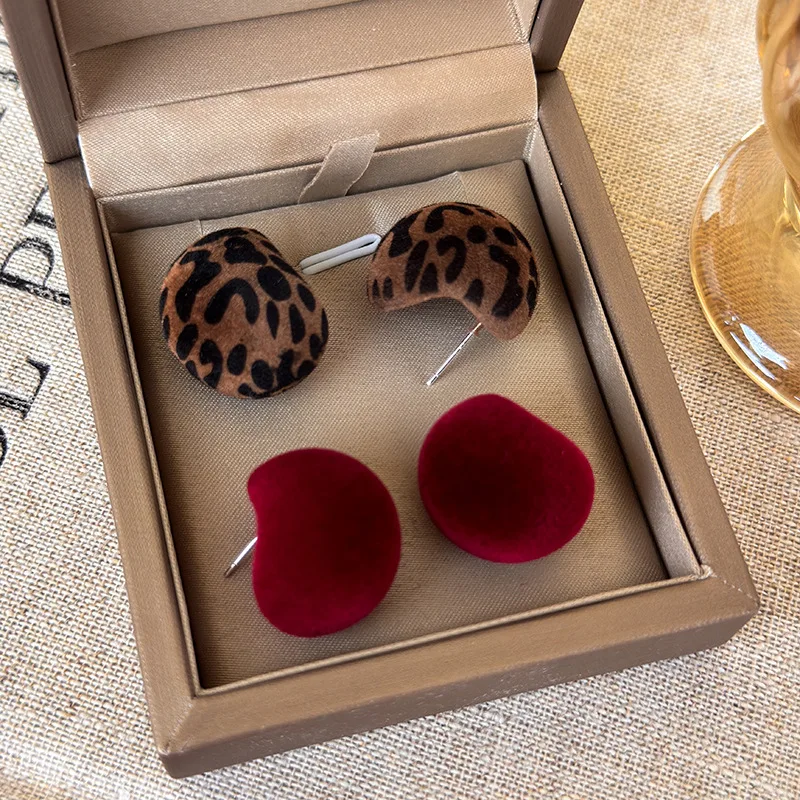 Vintage Flocked Leopard Print Wine Red Round Stud Earrings Autumn Winter Velvet Hoop Earrings Geometric Personality Women