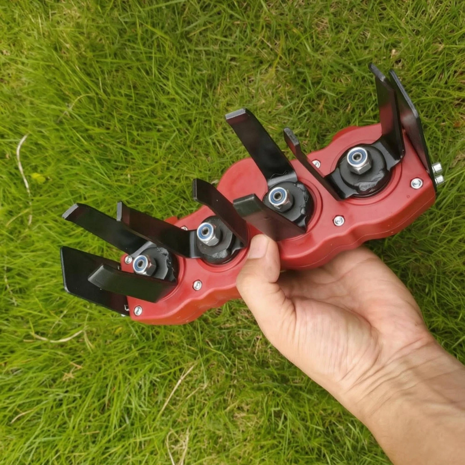 

Gearbox Weeding Wheel Easy Vegetation Cutting Weeding Head Rotary Weeder Head Sturdy Metal Blades Farm Tool Root Removal