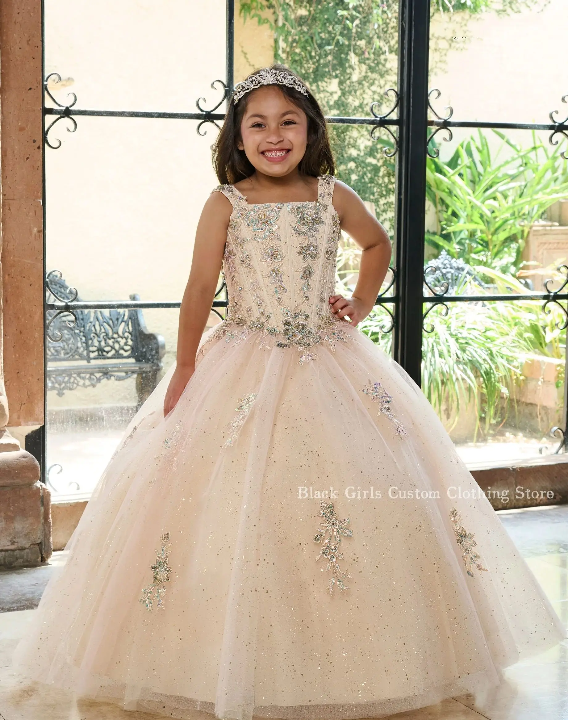 Khaki Mexico Quinceanera Dresses 2024 Lovely Appliqued Lace Beaded Appliqued Poncho Ball Gowns Flower Girl Dresses