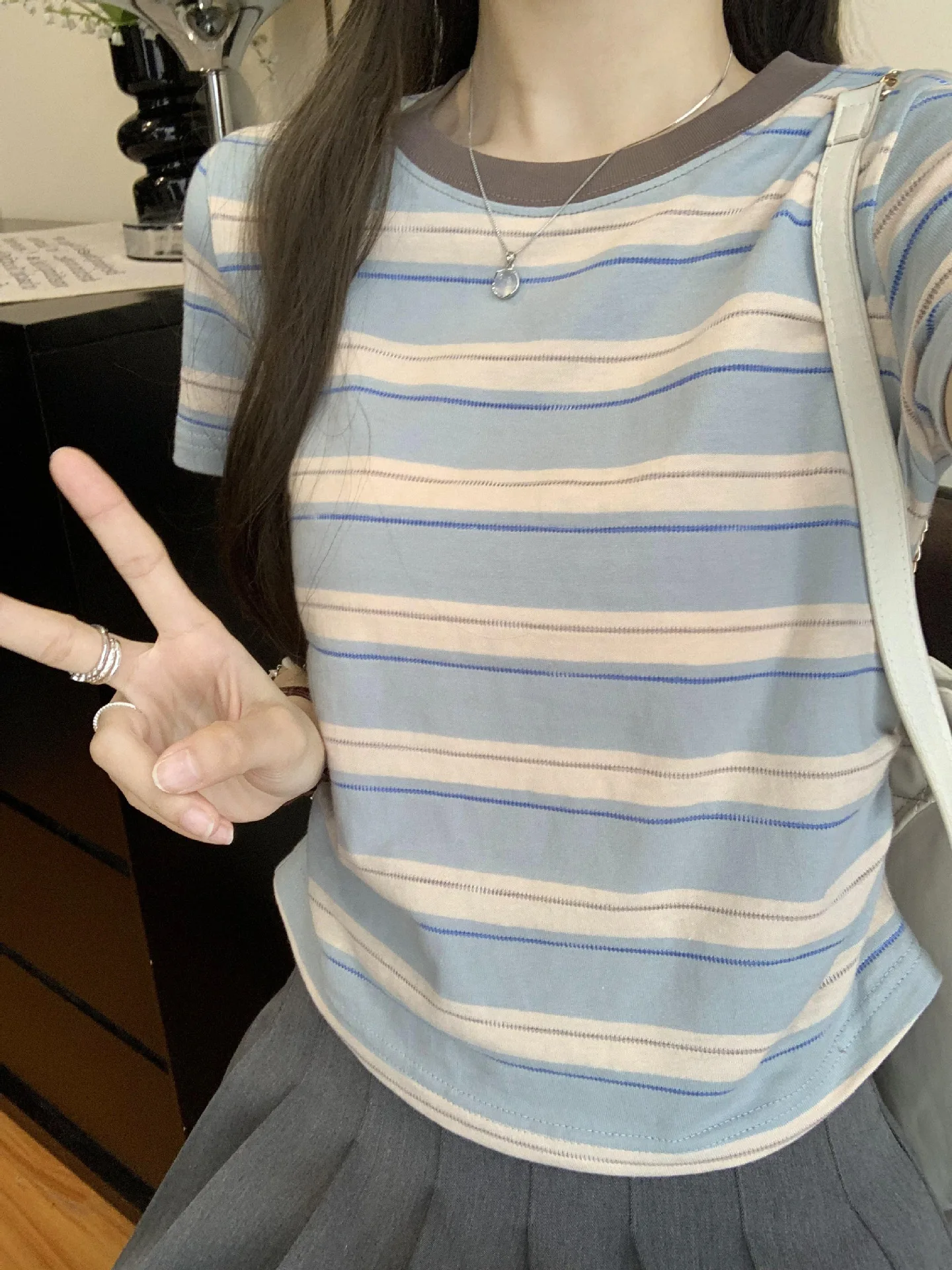 Damska koszulka z krótkim rękawem w paski, blok kolorów, regularny krój, marszczona, na lato 2025, nowy, dopasowany krój, top studencki, Ins