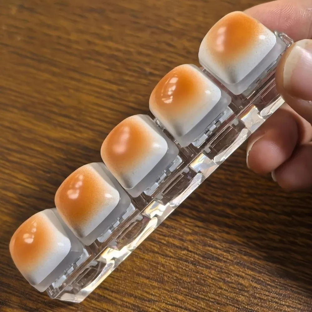 พวงกุญแจรูปขนมปังคาราเมล ดีไซน์น่ารัก ใช้เป็นปุ่มกดคีย์บอร์ด DIY ช่วยคลายเครียด