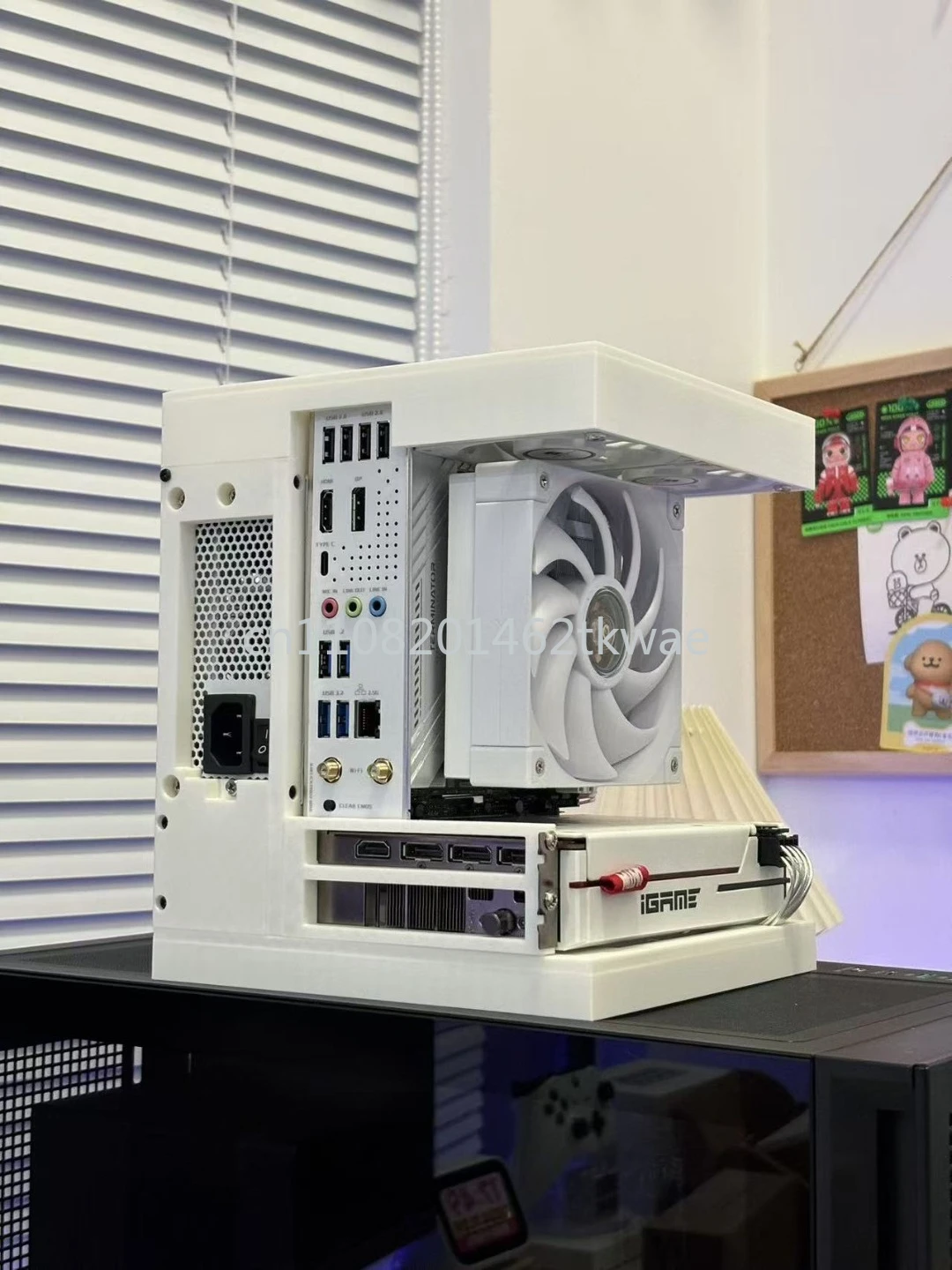 Desktop sea view room computer chassis for 17X17/17X19 main board SFX power supply