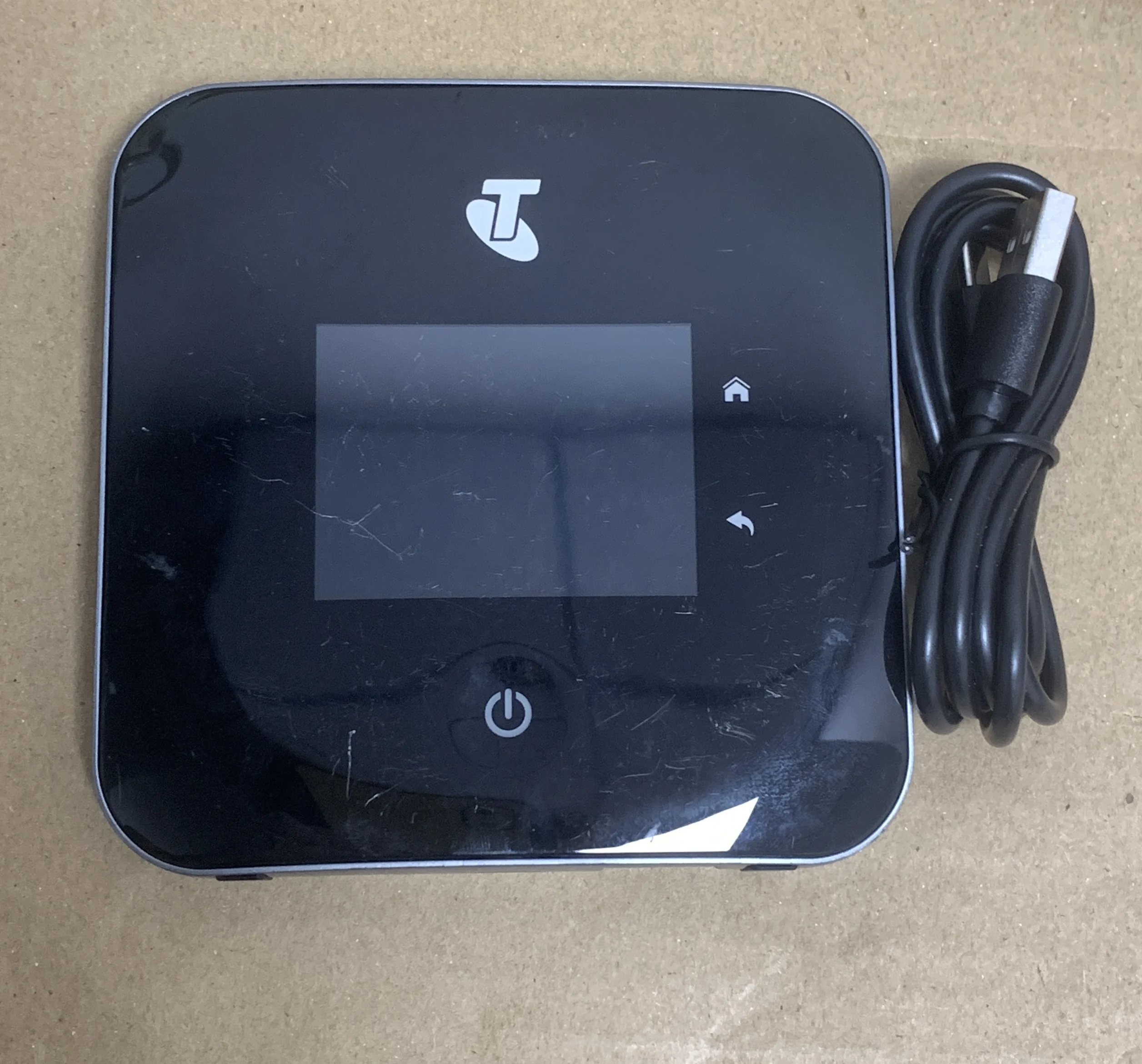 ZEARTS NETGEAR MR2100 MOBILE HOTSPOT 4G LTE ROUTER Australia version (second hand 80%new)