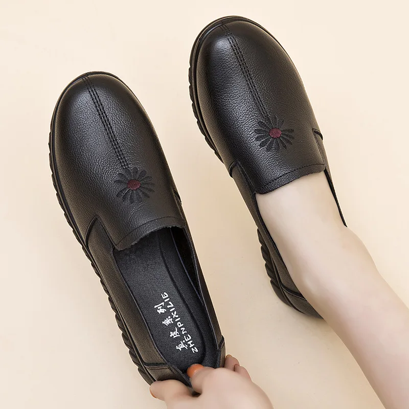 

Spring Women Flats Shoes Women Leather Breathable Loafers Slip On Ballet Flats Walking Shoes Ladies Soft Casual Shoes