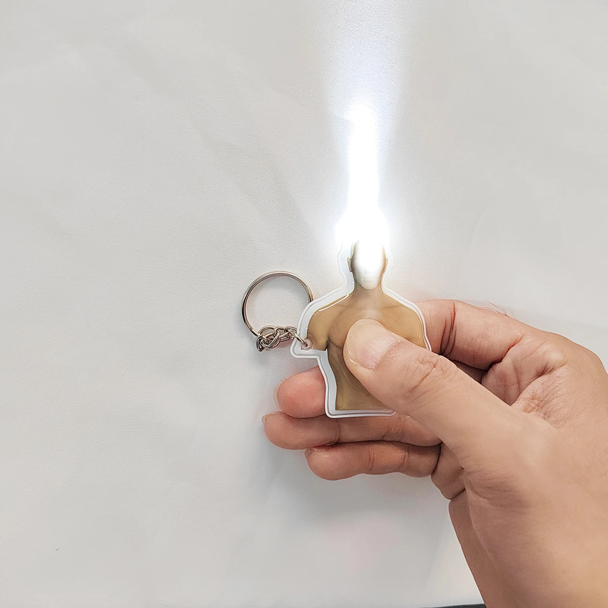 100 قطعة من سلسلة مفاتيح CPR Manikin LED كهدية لدراجات CPR