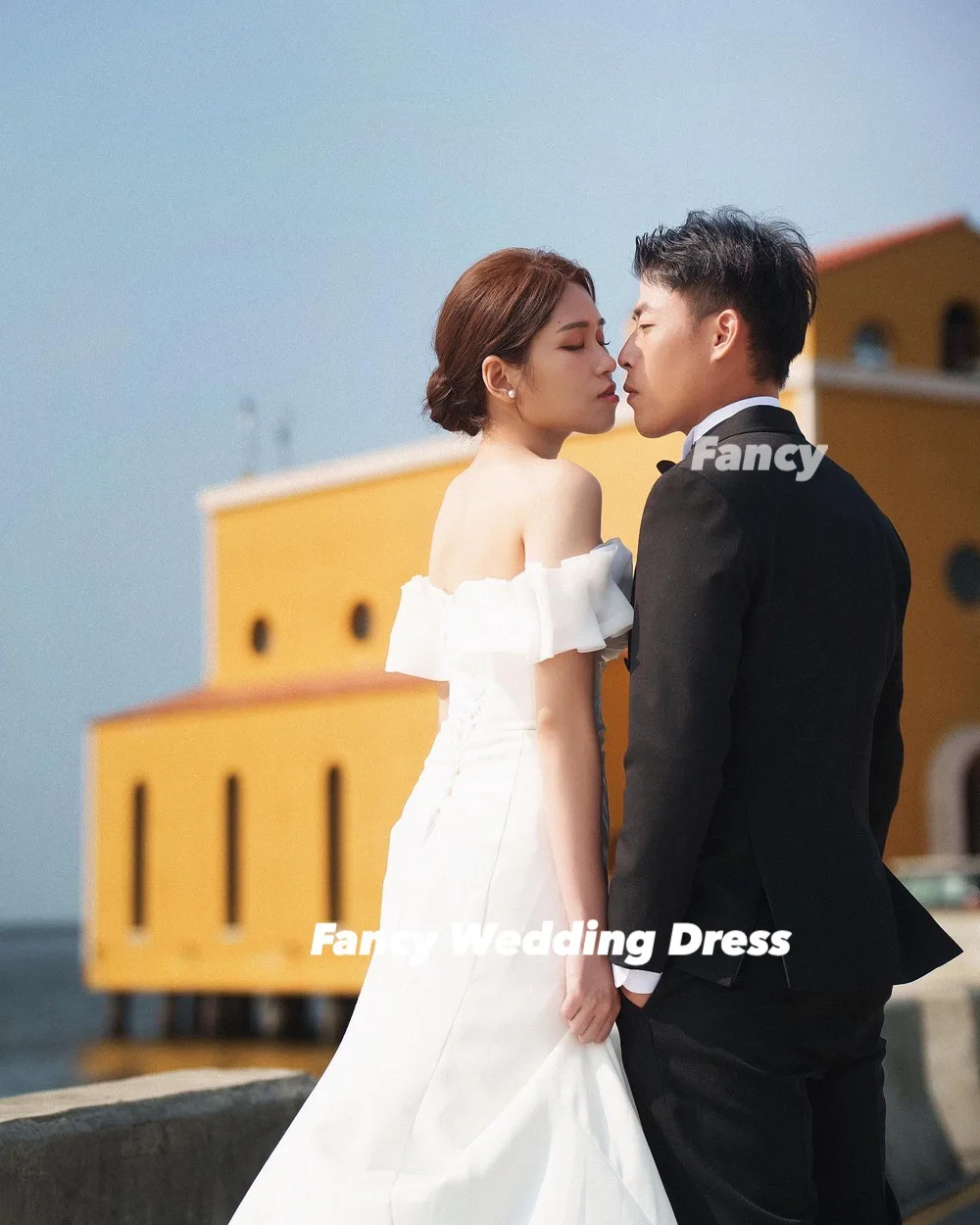 Ausgefallenes Korea Sexy schulterfreies Hochzeitskleid für Fotoshootings, Meerjungfrau-Organza-Brautkleid, Rückenkorsett, maßgeschneidert, Omar Desserve Teknik